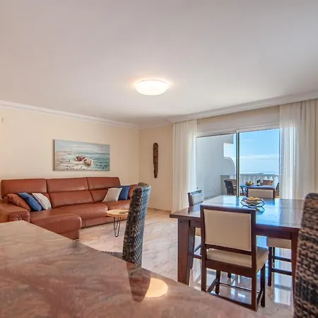 Luxury 2-bedroom Ocean View *