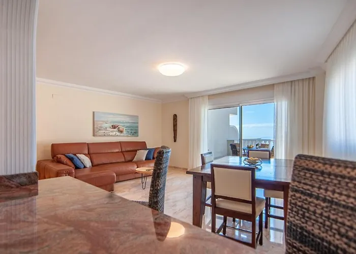 Luxury 2-bedroom Ocean View *