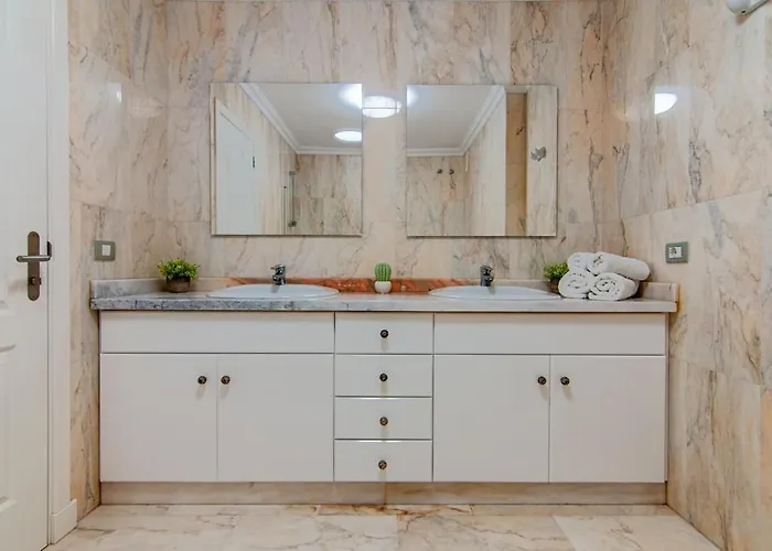 Luxury 2-bedroom Ocean View *