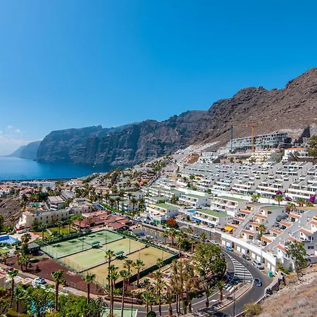 Luxury 2-bedroom Ocean View Apartment