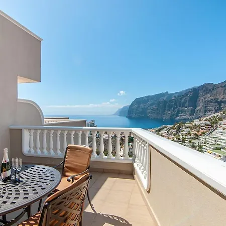 Luxury 2-bedroom Ocean View Apartment