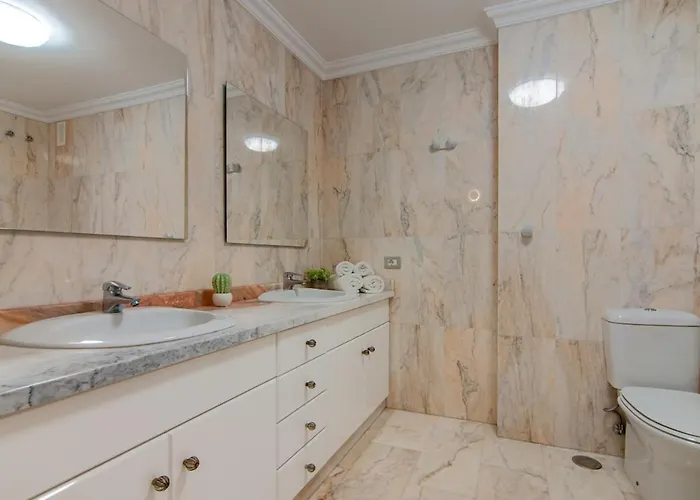 Luxury 2-bedroom Ocean View *