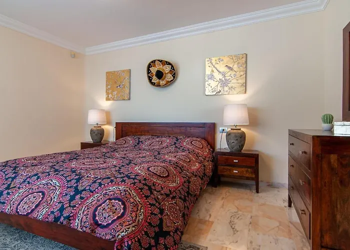 Luxury 2-bedroom Ocean View *